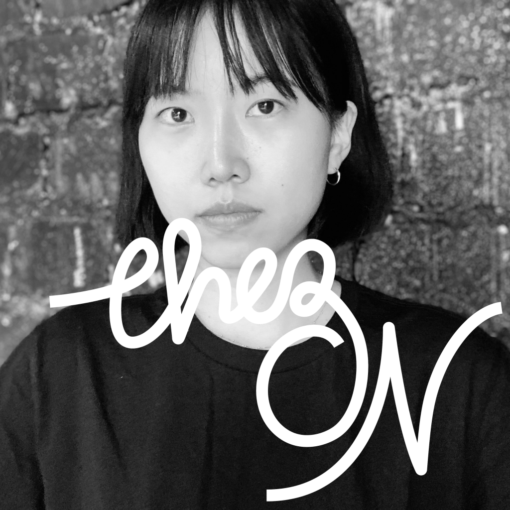 Porträtfoto von Hye Young Sin mit Chez On Logo